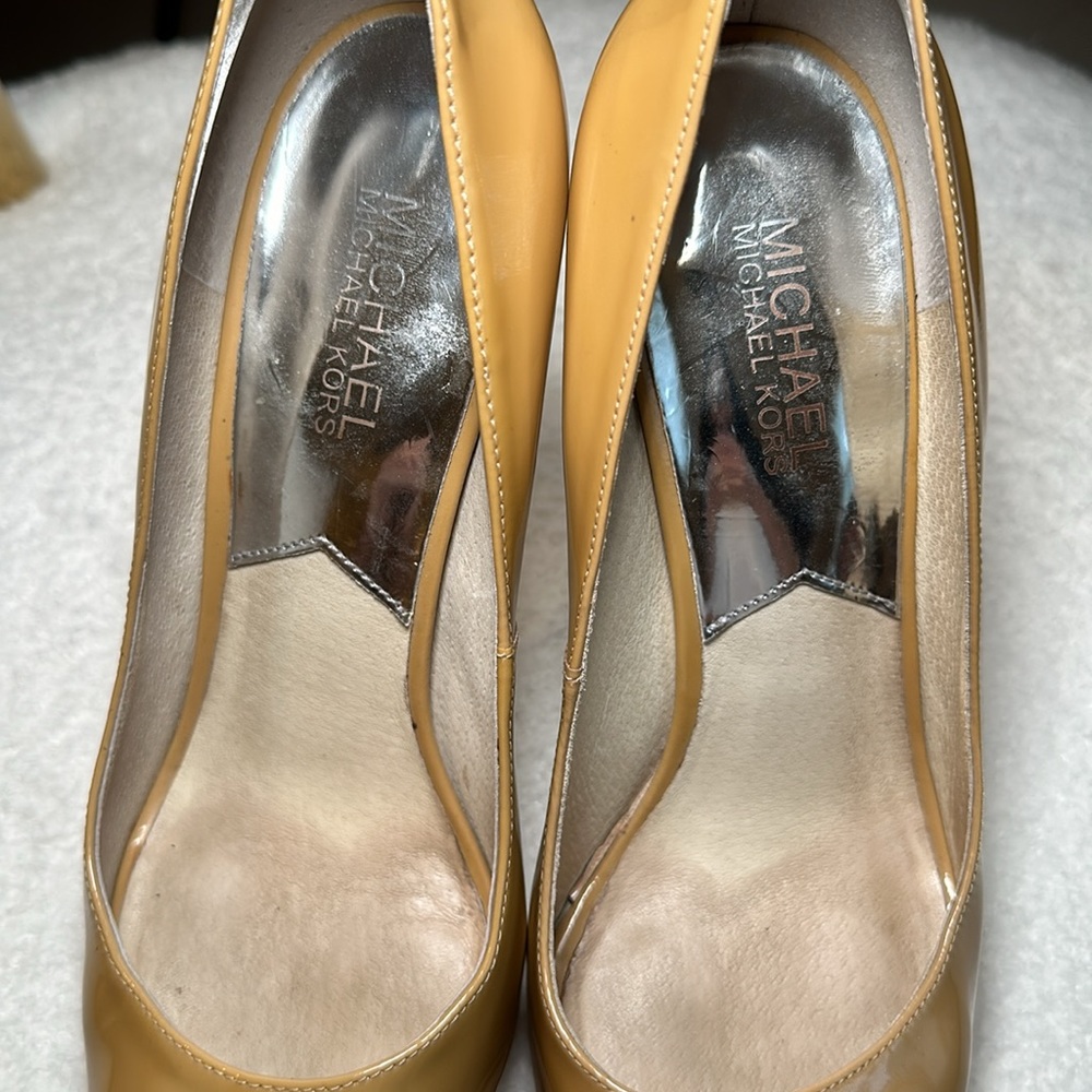 Michael Kors Nude patent peep toe pumps Women’s 7.5
